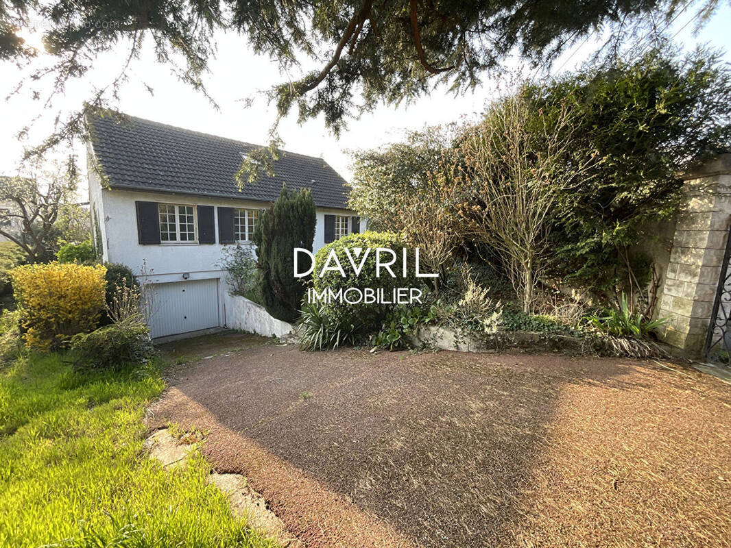 Maison à CHANTELOUP-LES-VIGNES