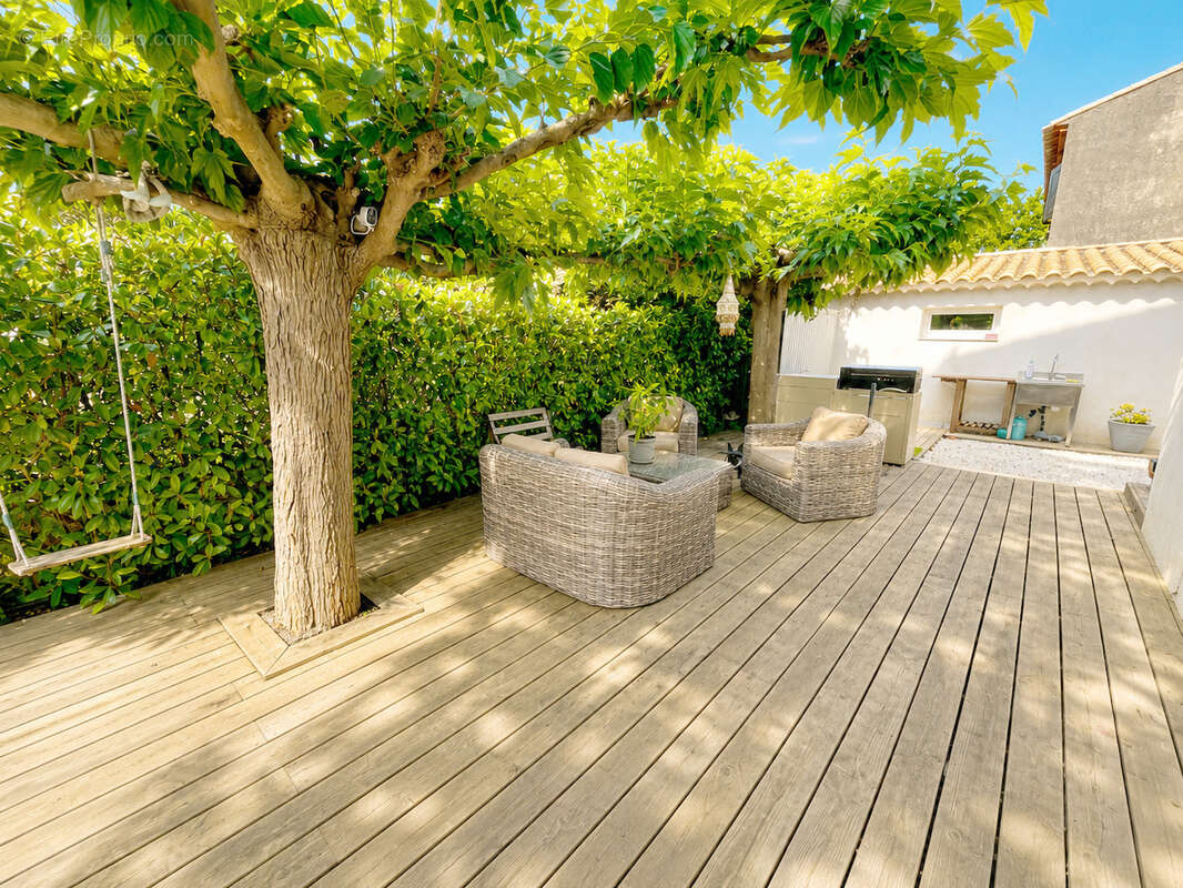 Appartement de 110 m2 en Rez de Jardin les pieds dans l'eau au Pin Rolland - photo 7