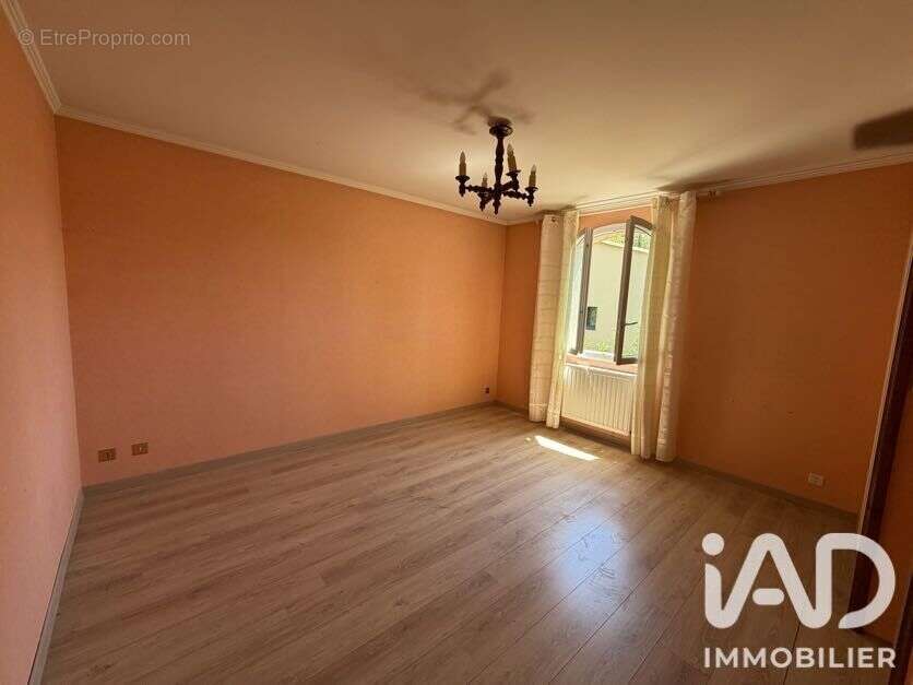 Photo 5 - Maison à ROGNES