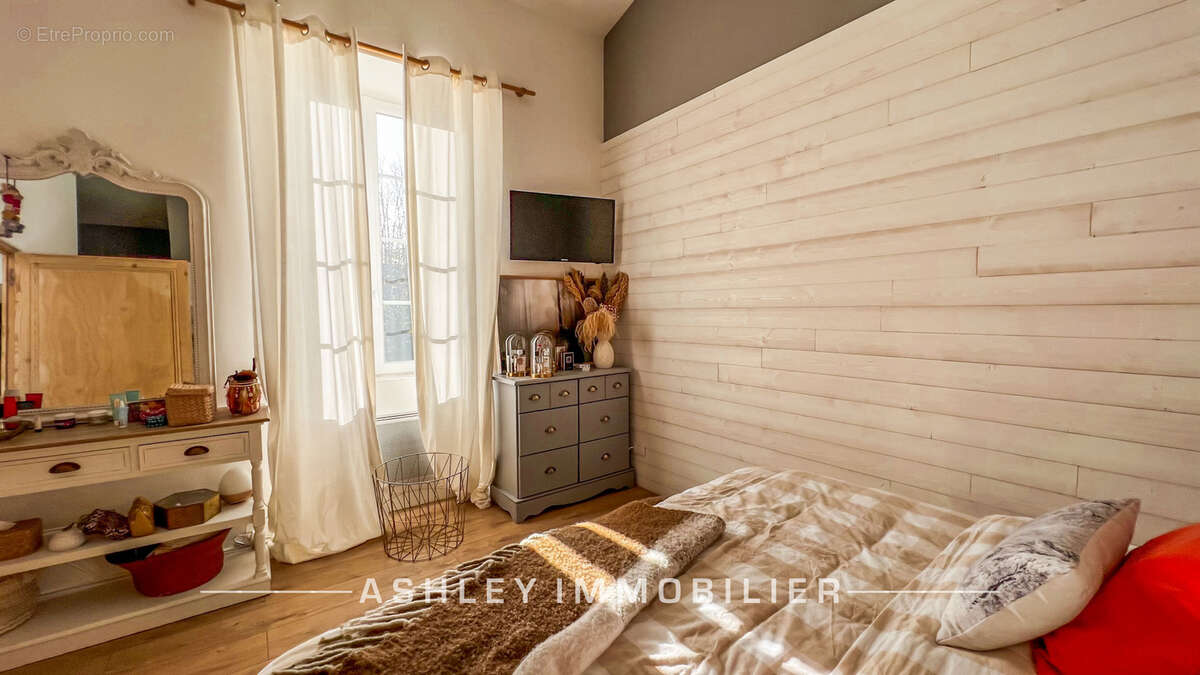 À vendre - maison charentaise du xviiie avec piscine, dépendances et terrain de 2 400 m2 - saint-soulle - photo 17