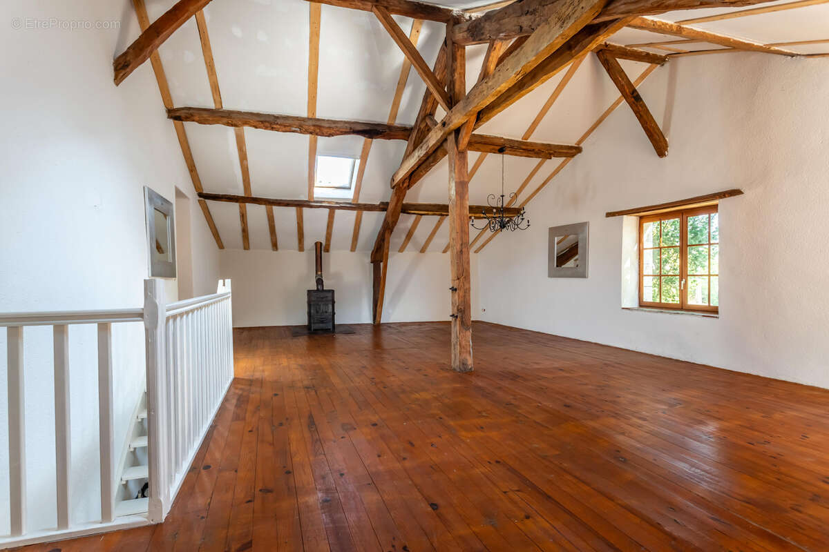 Maison de campagne avec annexe, piscine et dépendance - photo 31