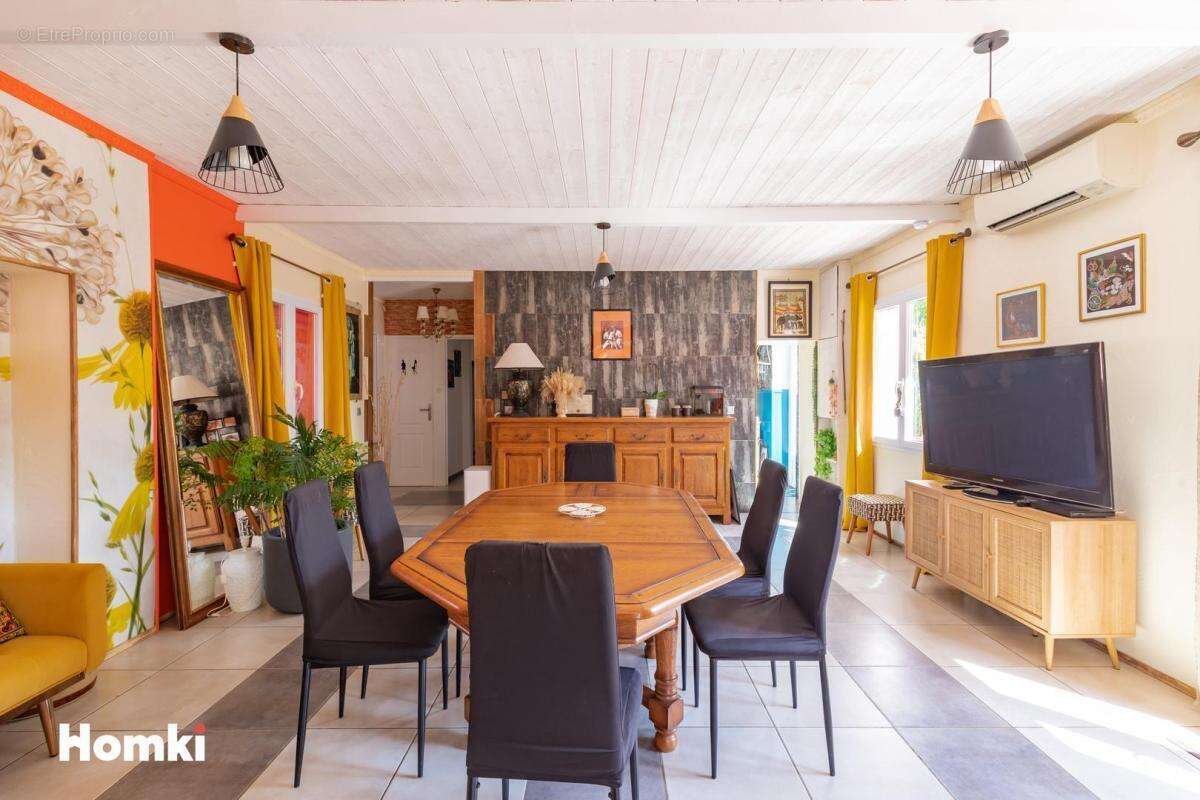 Maison à VILLEMOUSTAUSSOU