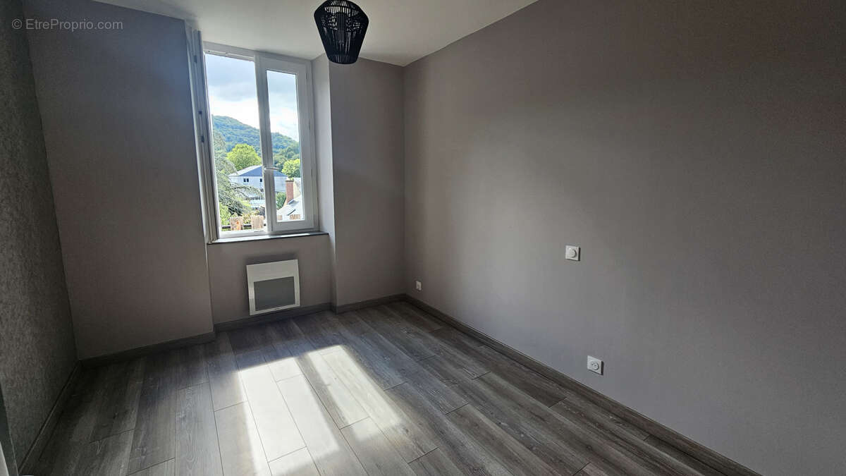 Appartement à SAINT-GENIEZ-D&#039;OLT