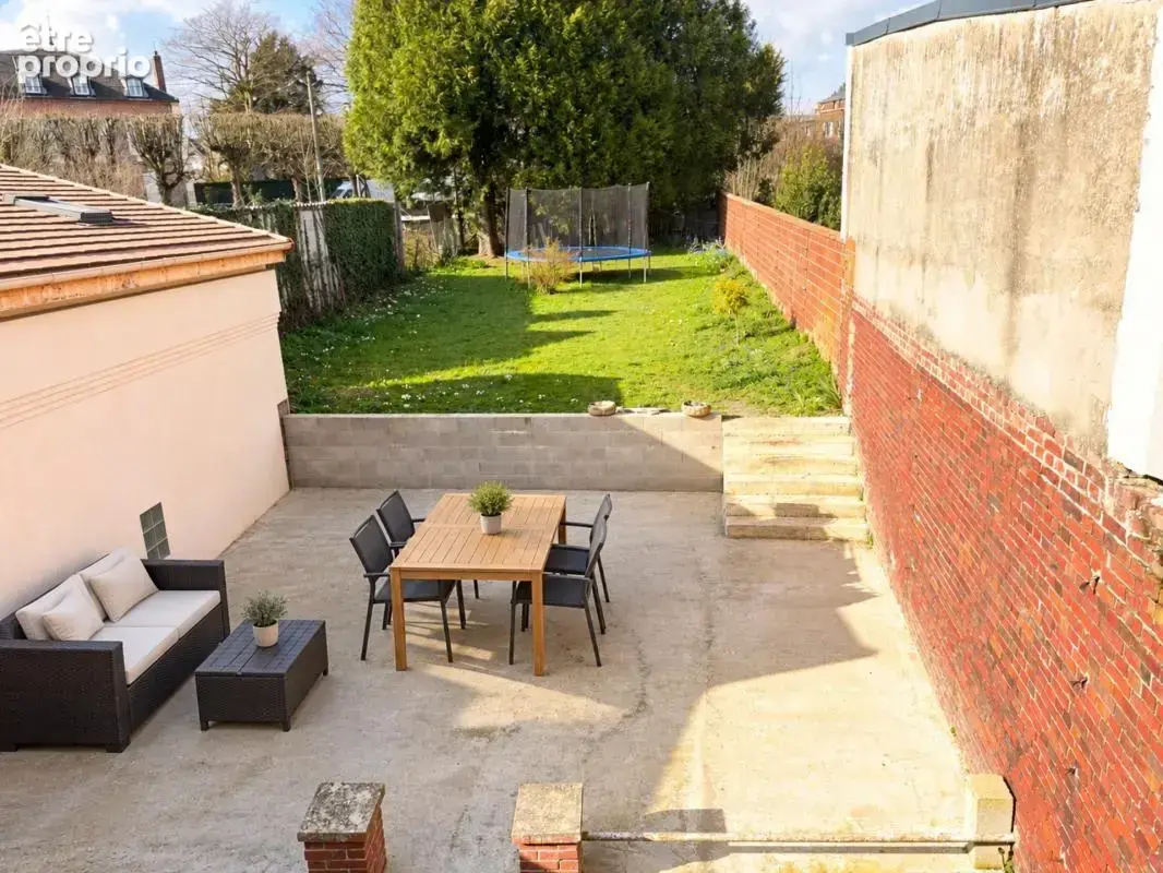 Maison familiale 6 chambres, jardin, garage + duplex loué 600 €/mois Centre de Saint-Just-en-Chaussée (Oise) - photo 1