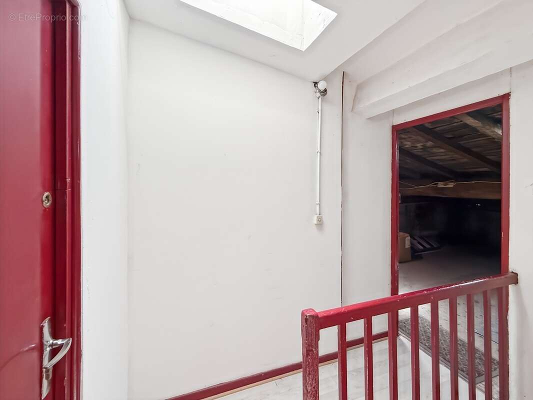 Idéal investisseur – Lumineux T2 bis de 46 m² – Bordeaux Capucins / Victoire - photo 9