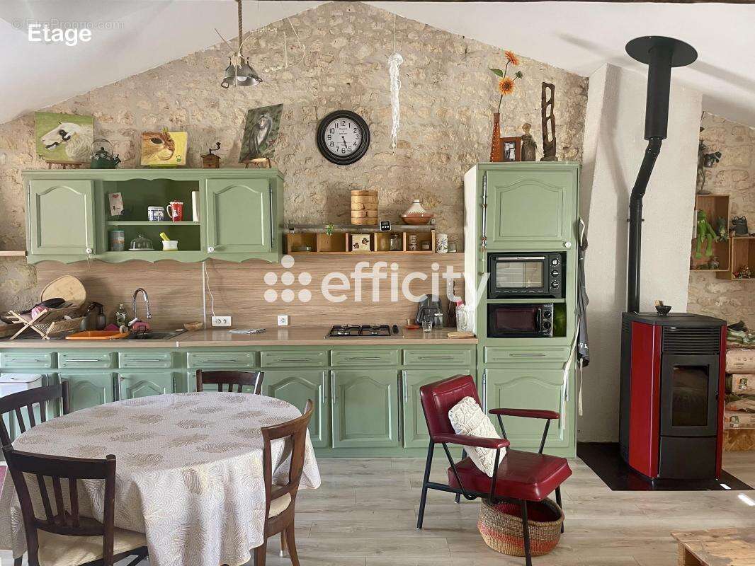 Maison 113 m² à Saint-Just-Luzac  - photo 6