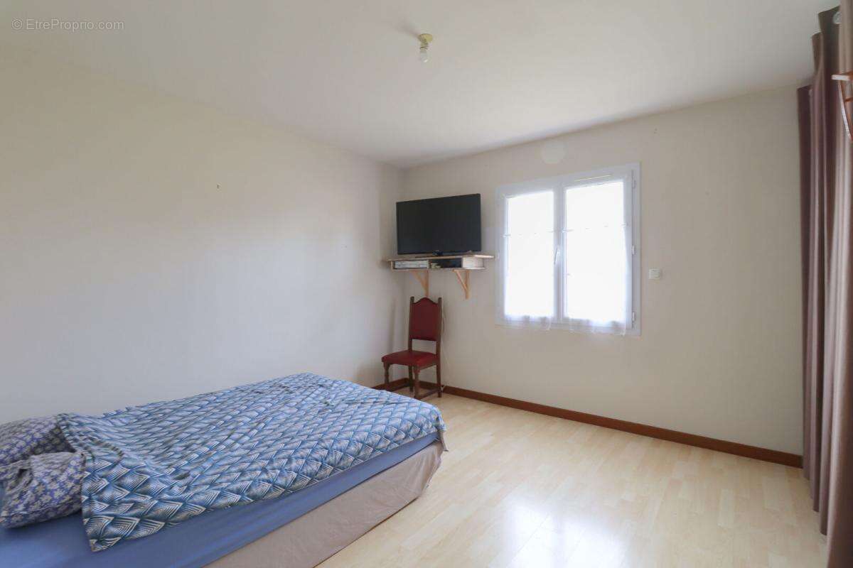 Maison à FAYE-SUR-ARDIN