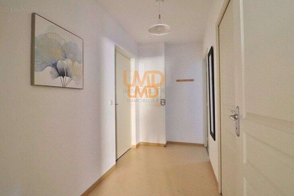 Appartement à AVENE
