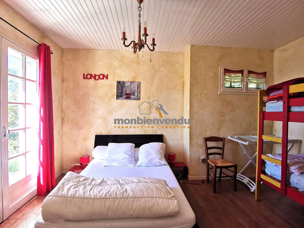 Maison à VIC-SUR-CERE