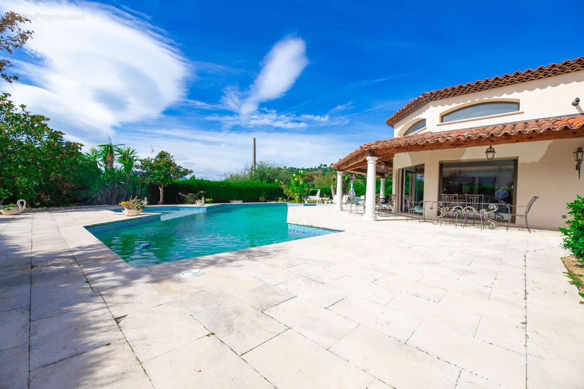 Maison à MANDELIEU-LA-NAPOULE