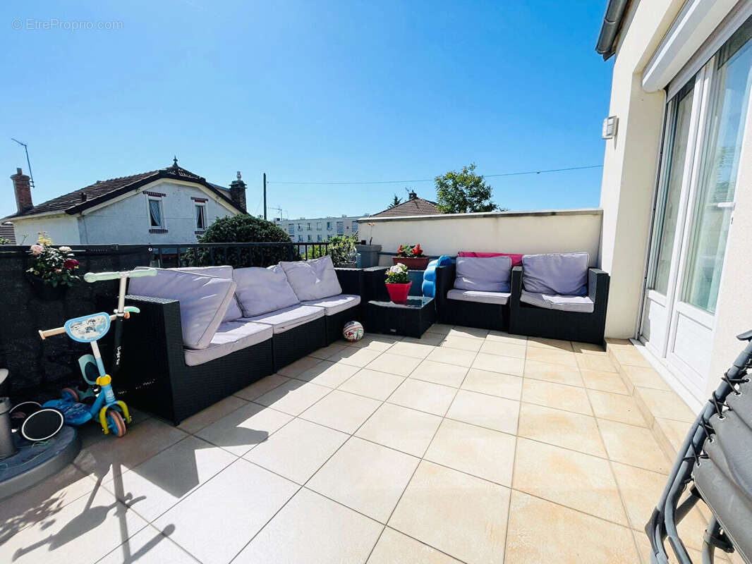 Appartement à SARTROUVILLE