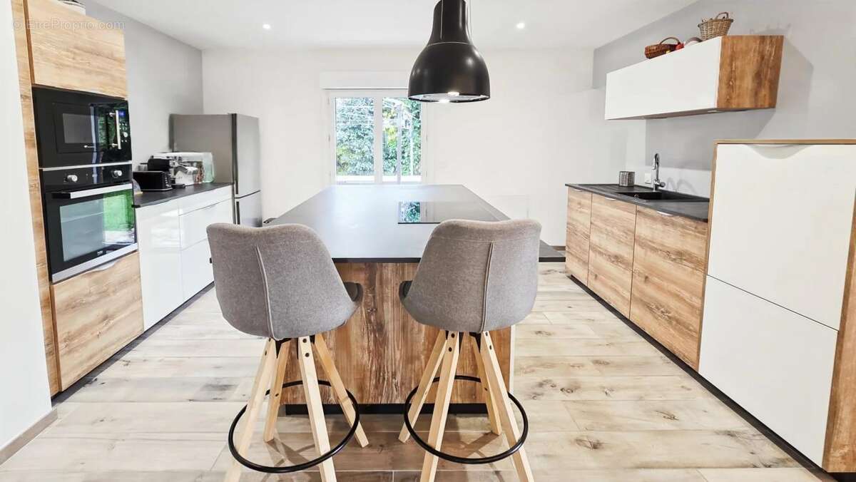 Maison à CHENS-SUR-LEMAN