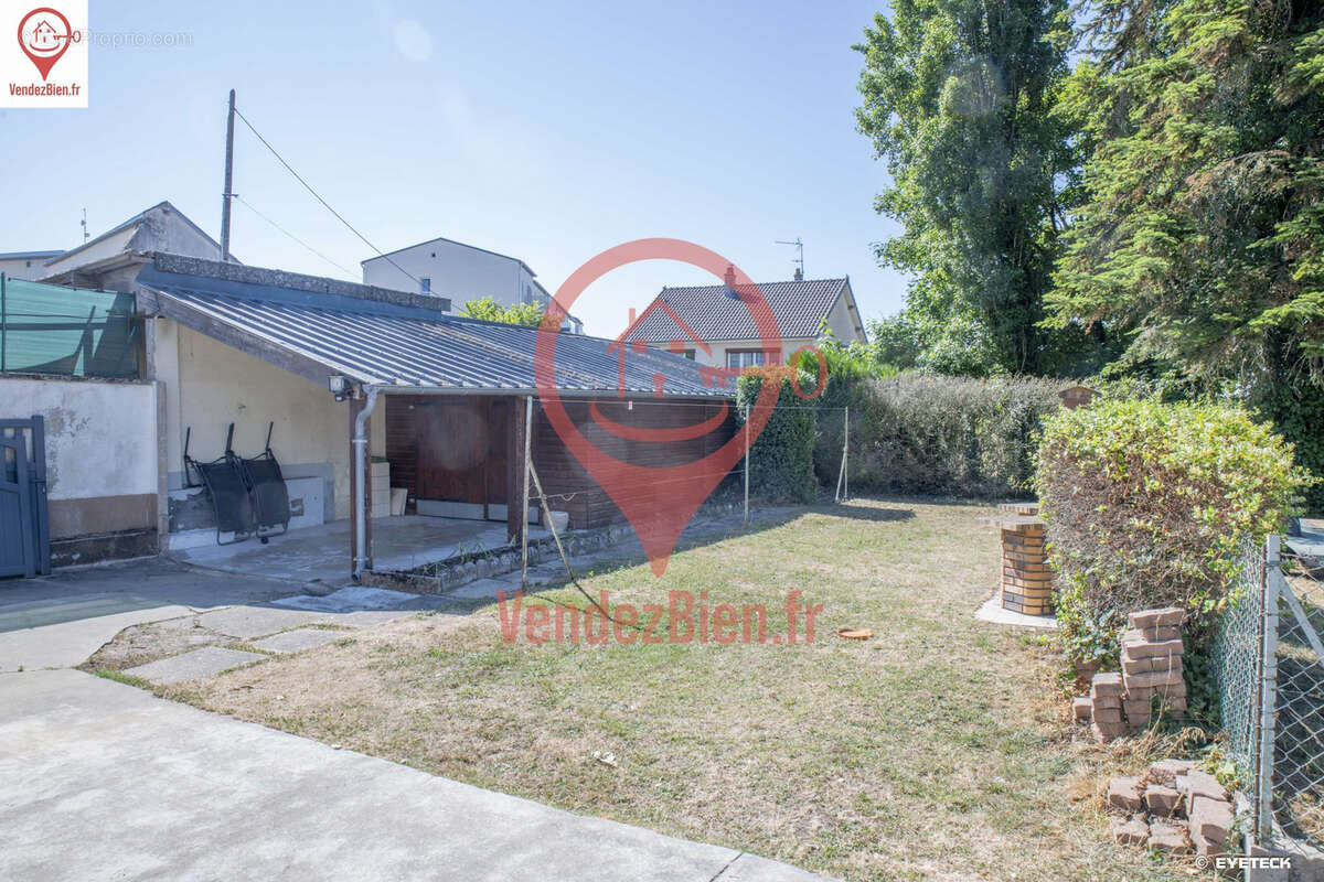 Maison à LA CHAPELLE-SAINT-URSIN