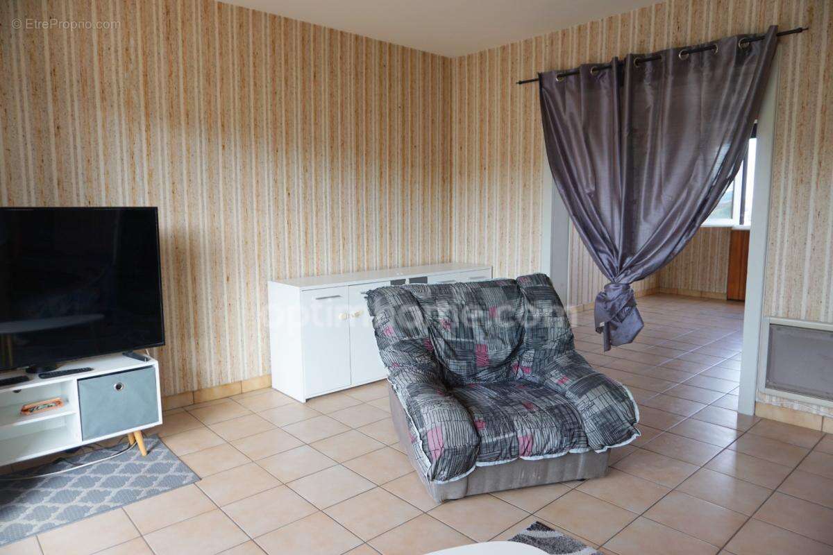 Appartement 3 pièces avec grand balcon et cave à NAVENNE - photo 4