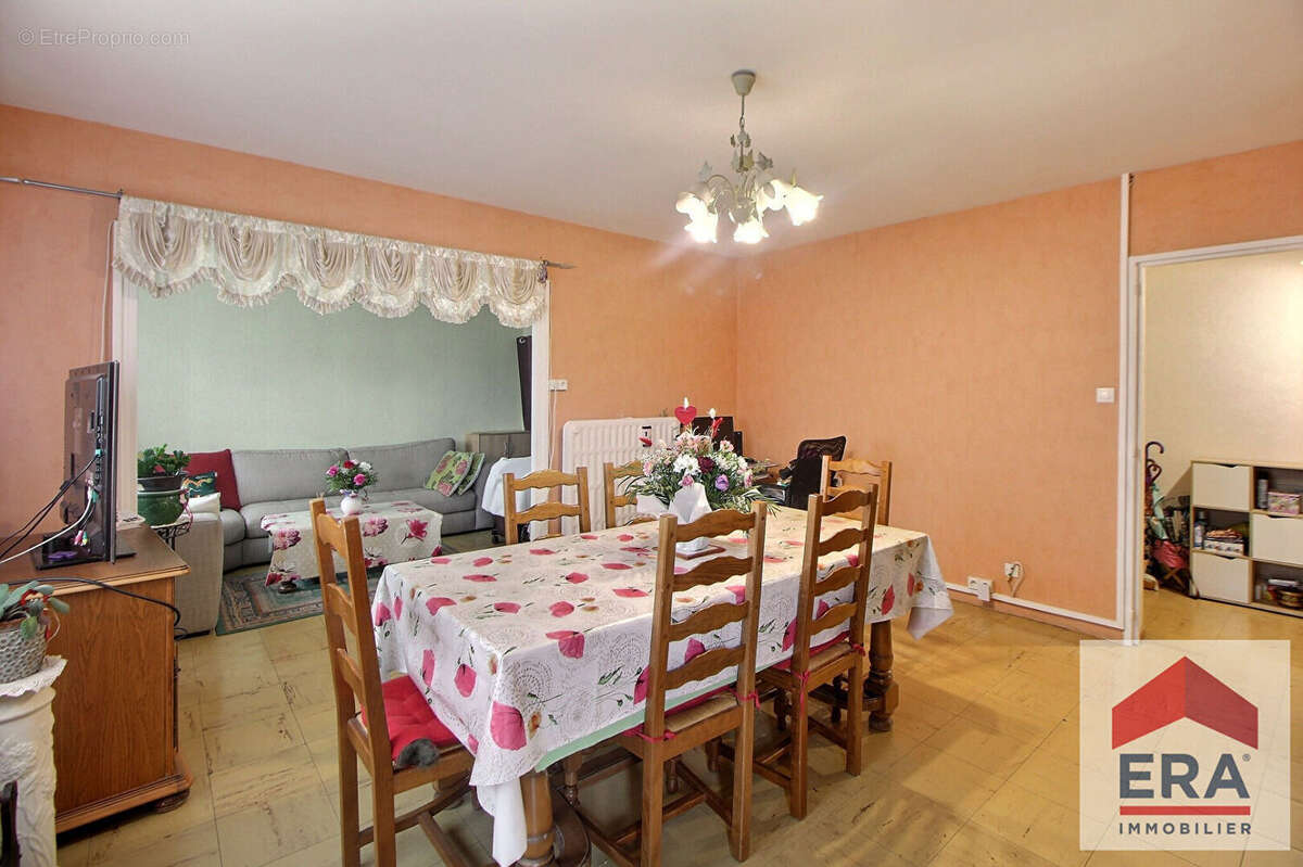 Appartement à SAINT-RESTITUT