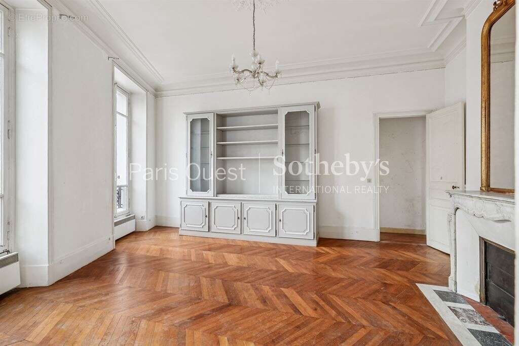 Appartement à NEUILLY-SUR-SEINE