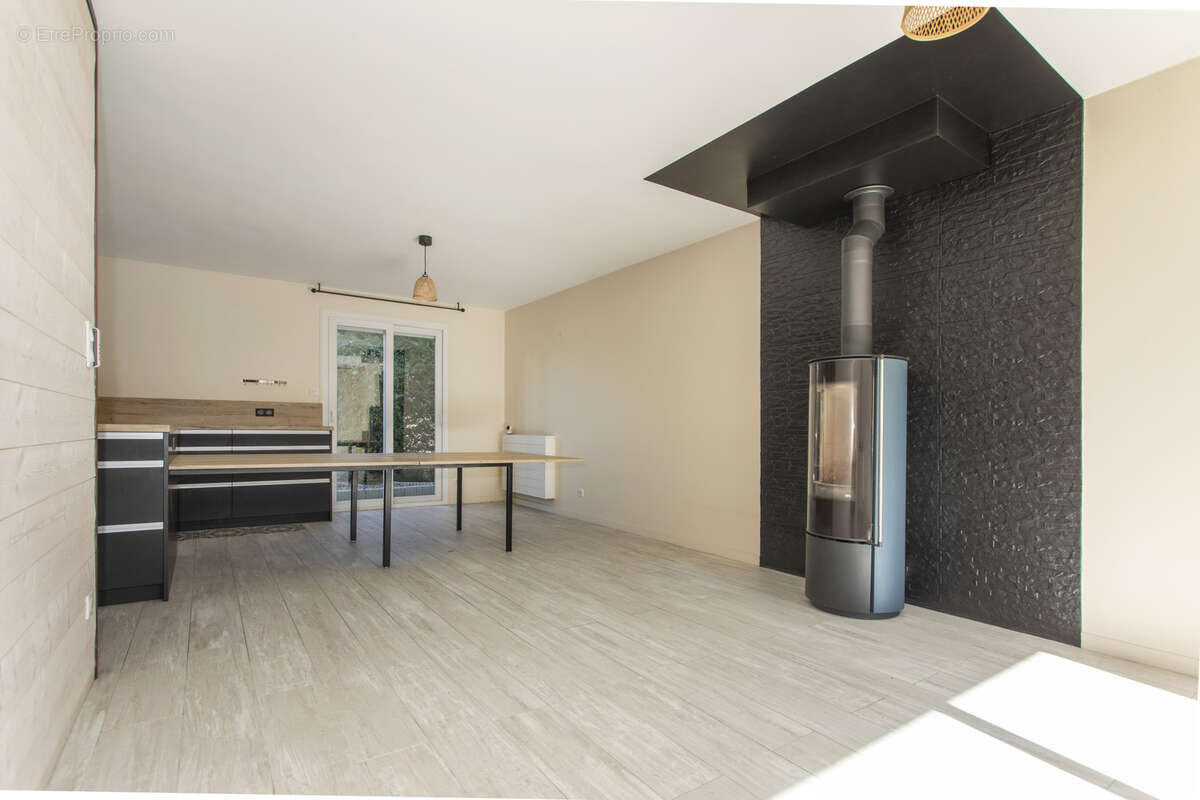 Maison à COMMELLE-VERNAY