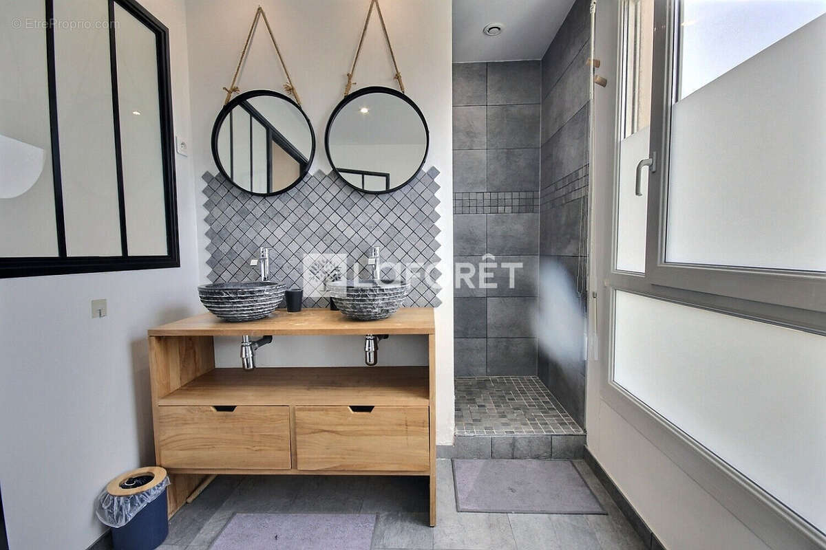 Appartement à COURBEVOIE