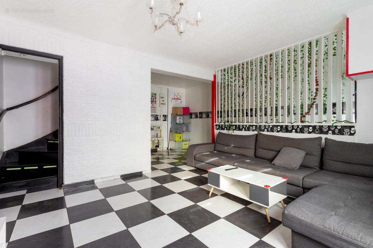 Maison à COURRIERES