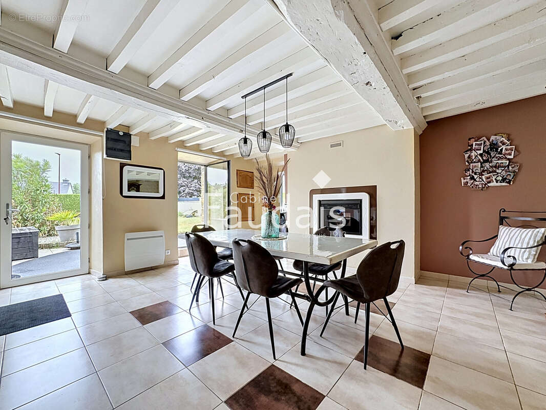 Maison à CONDE-SUR-VIRE