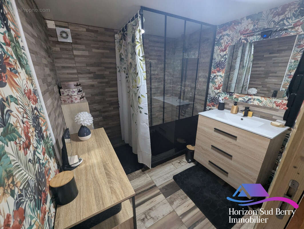 Salle d'eau - Maison à VIJON