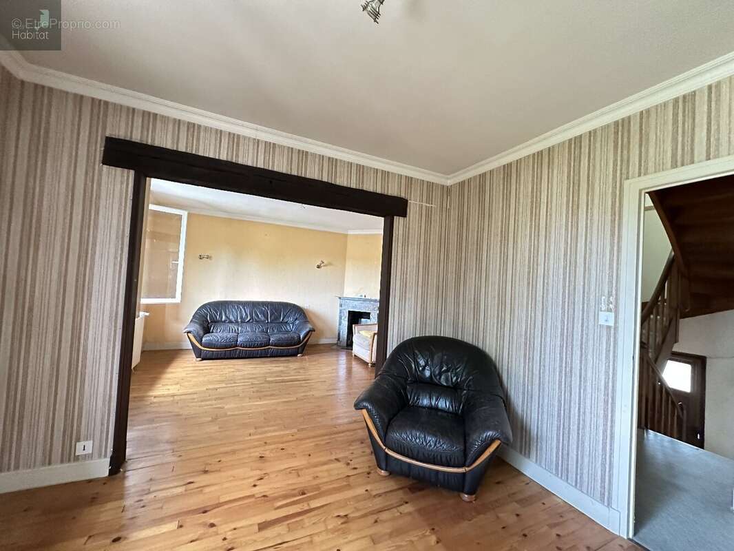 Proche du centre ville, quartier calme, Maison 4 chambres, garage, sur terrain de 630m² - photo 6