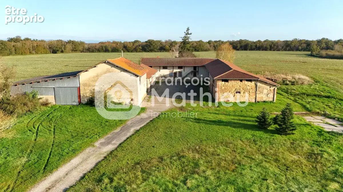 SAINT MARCEL : Corps de ferme à rénover 4.5 hectares libres - photo 3