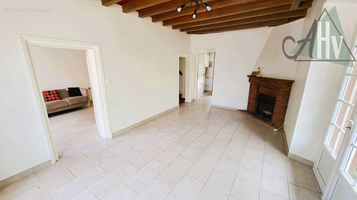 Proche BRAY SUR SEINE - Maison de 64 m2 avec 2 chambres, petit jardin avec garage - photo 4