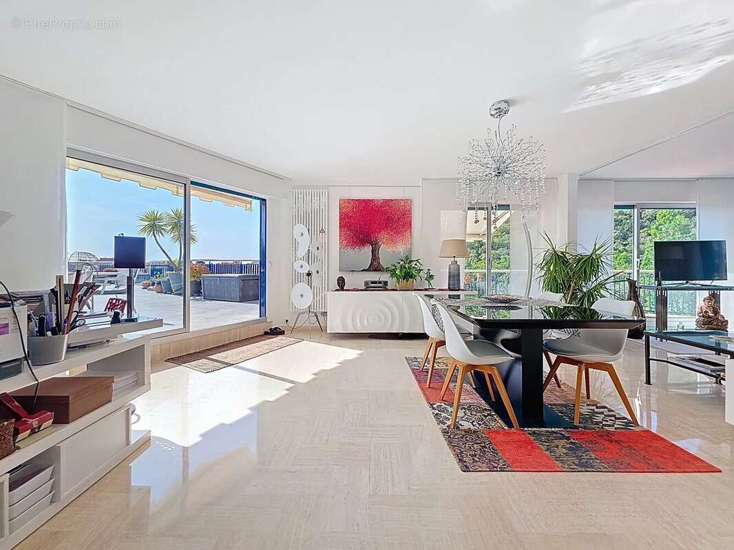 Appartement à MANDELIEU-LA-NAPOULE
