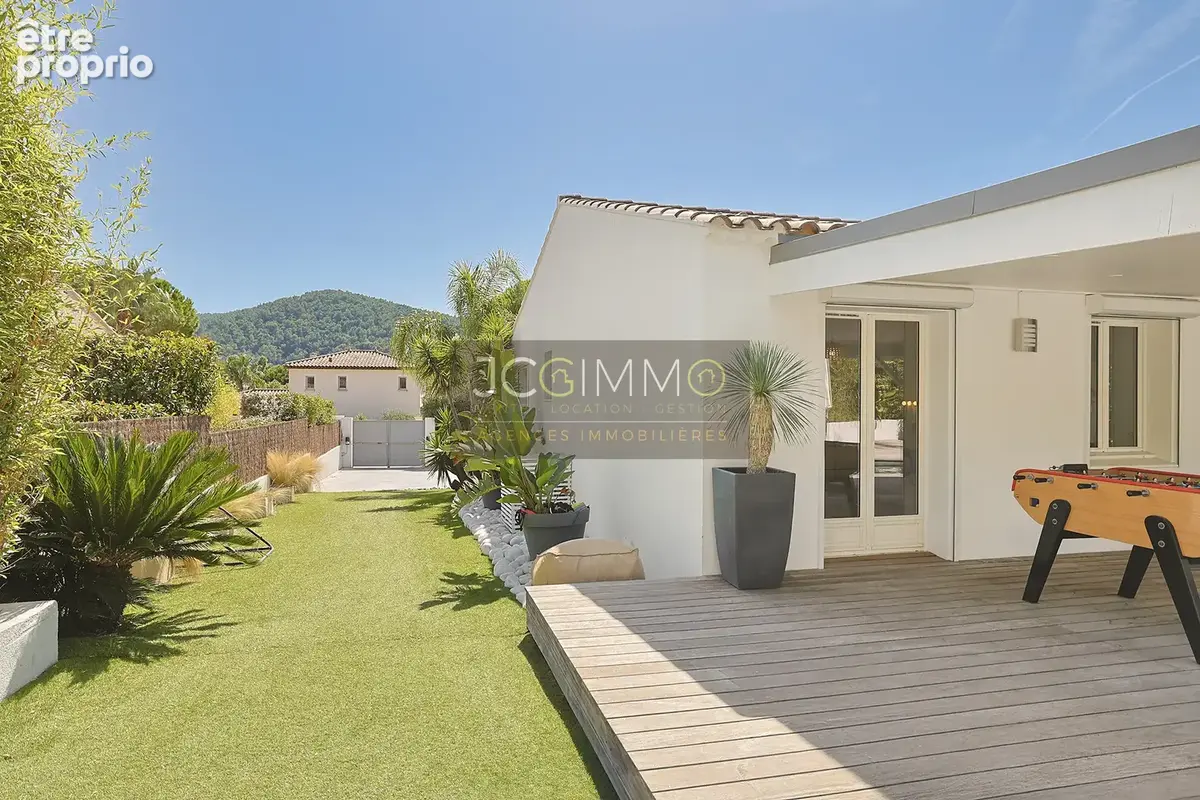 Villa de plain-pied + garage et piscine traditionnelle, bar, pool-house, et nombreuses annexes - photo 11