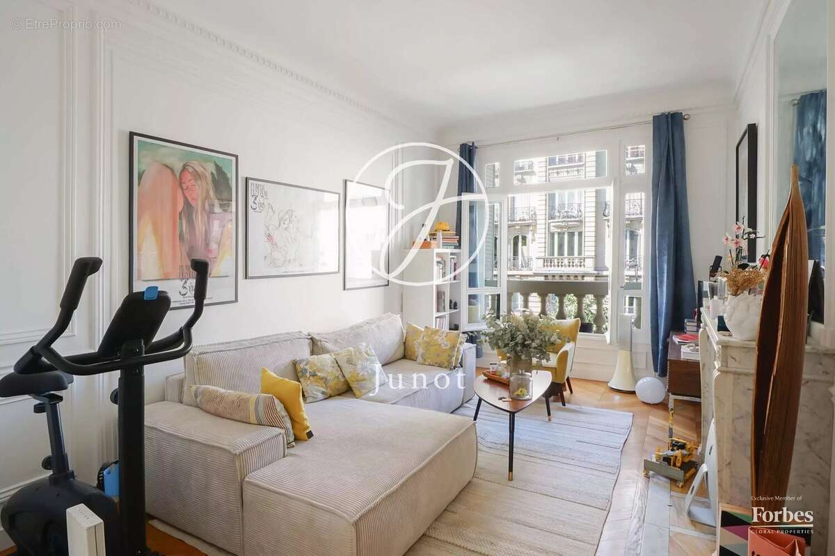 Appartement à PARIS-7E