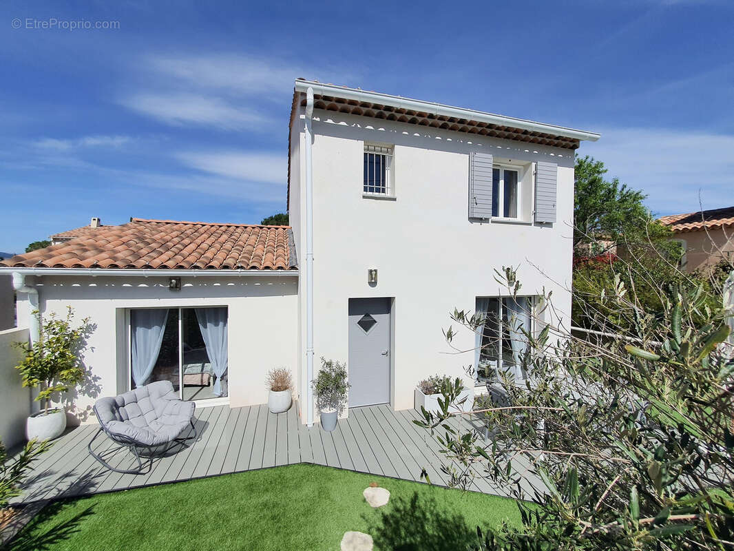 Maison à ROQUEBRUNE-SUR-ARGENS