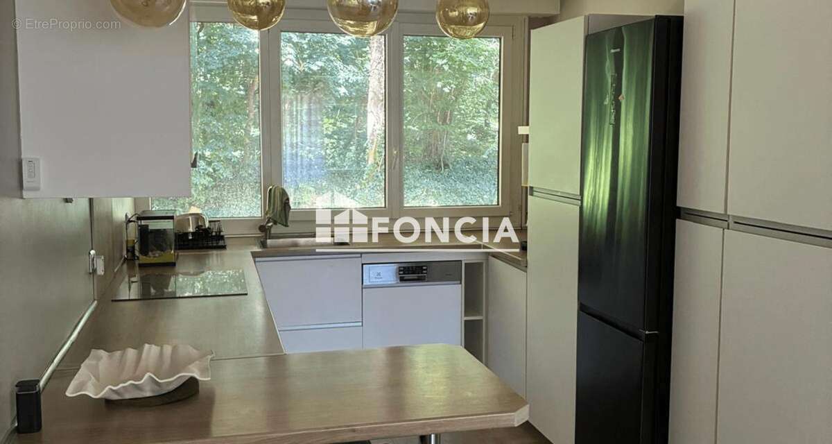 Appartement T4 102 m2, rénové dans un cadre privilégié à ETIOLLES avec PISCINE ET TERRAINS DE TENNIS - photo 5