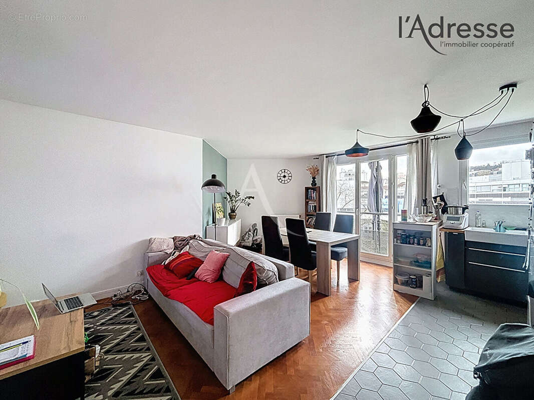 Appartement 2 pièces 47.5m² - Cave - Box en sus - photo 2