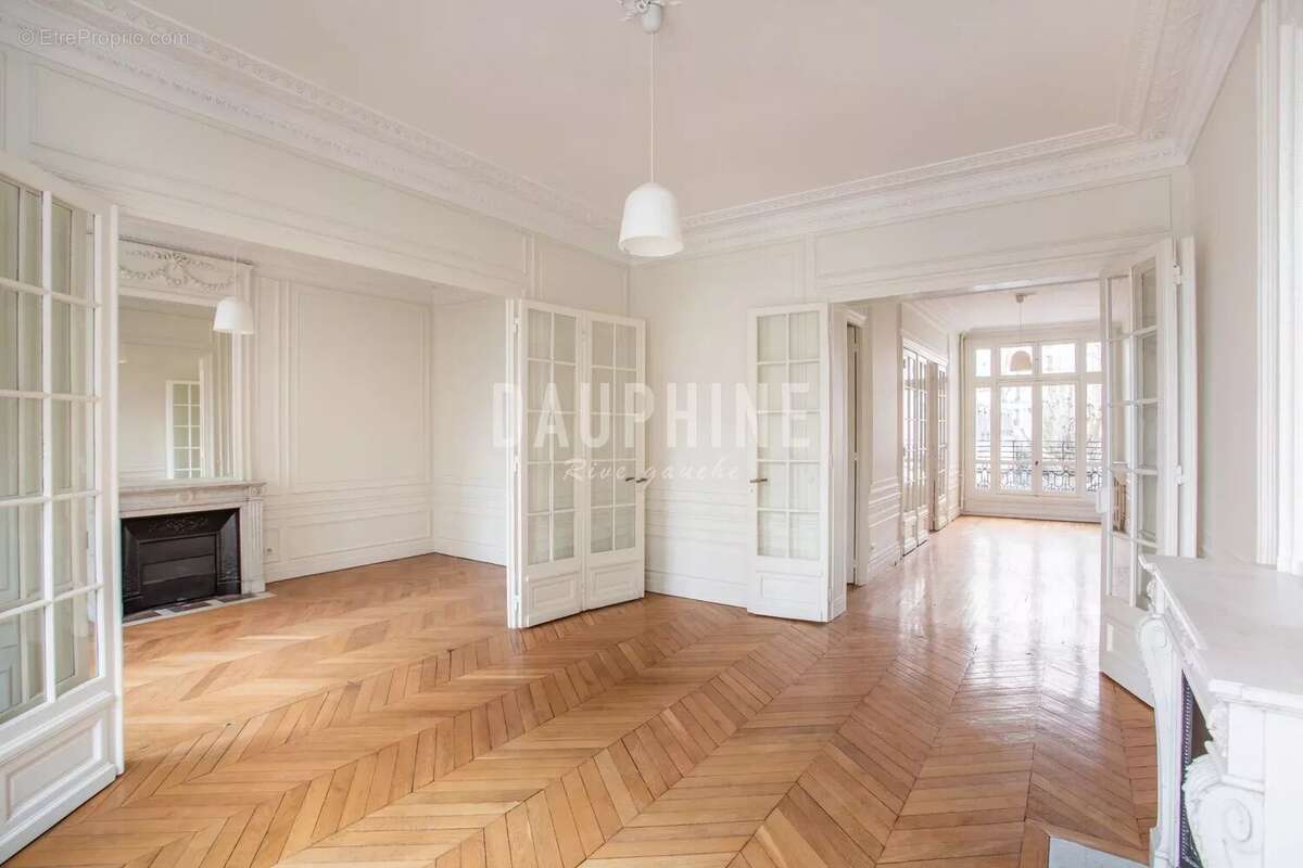 Appartement à PARIS-14E