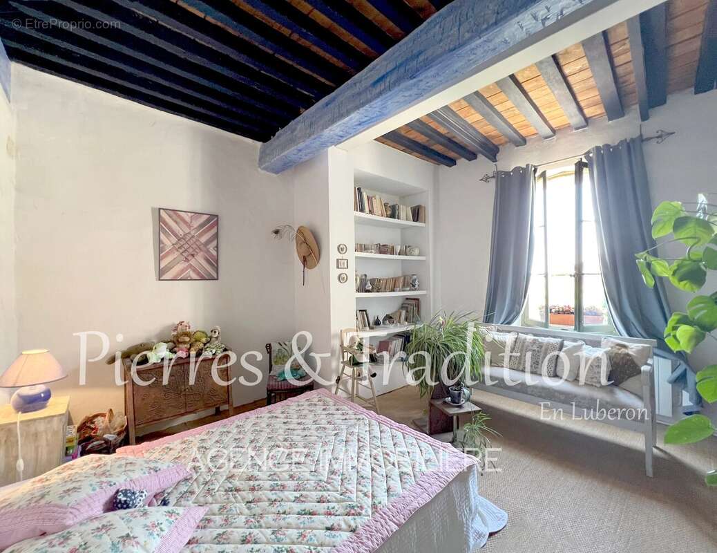 Saignon, grande maison de village avec local commercial et terrasse - photo 8