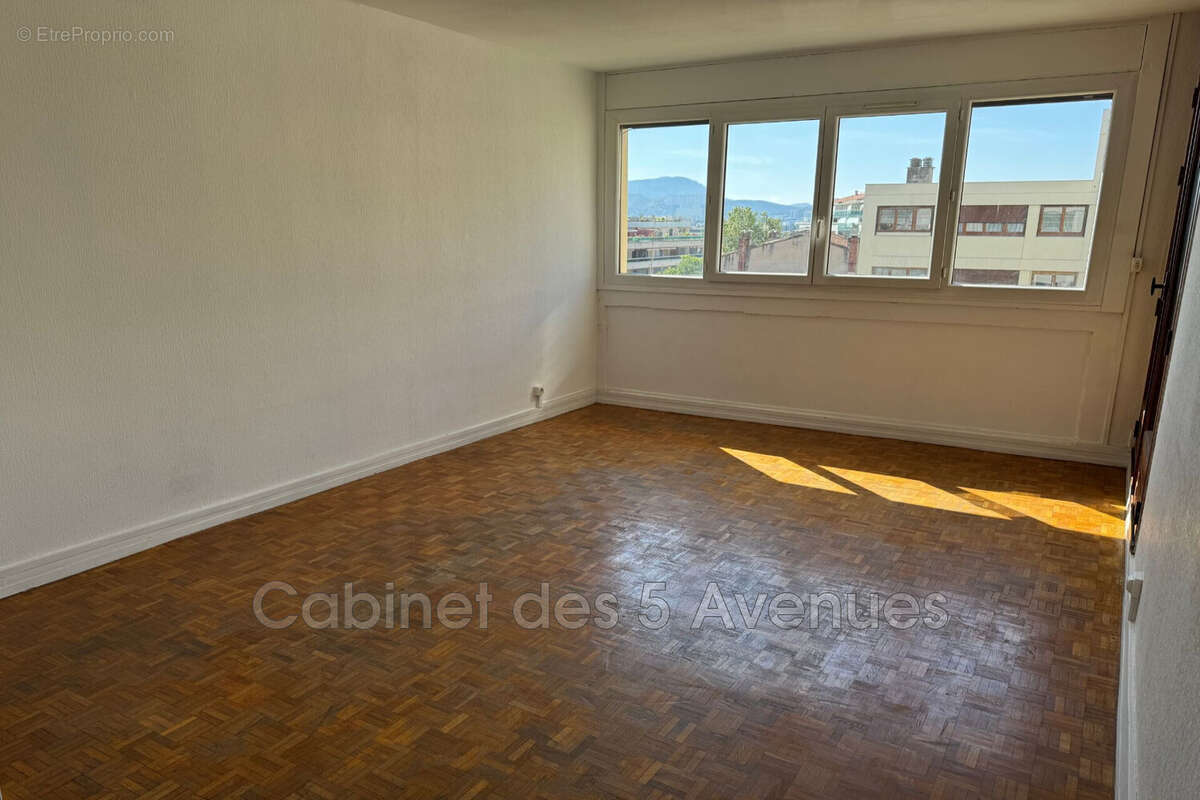 Appartement à MARSEILLE-5E