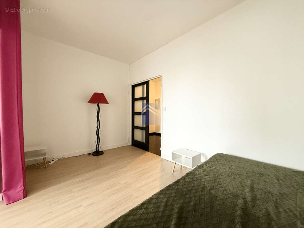 Appartement à COURBEVOIE