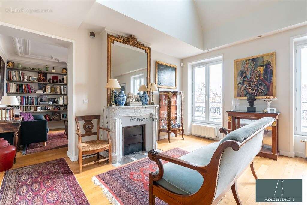 Appartement à PARIS-17E