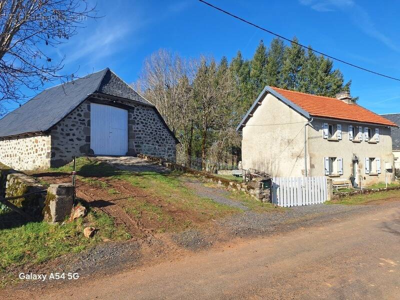 Maison à MUR-DE-BARREZ