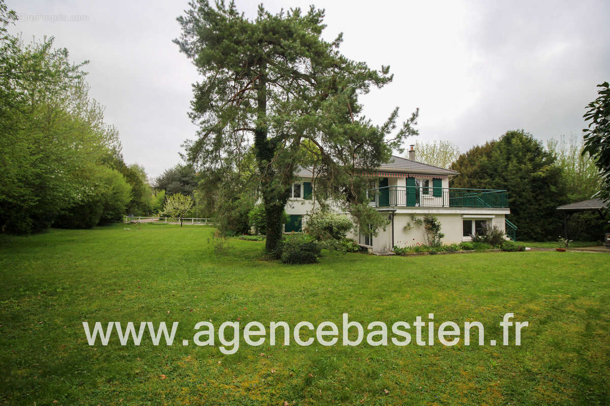 Maison à SAINT-GENIS-POUILLY
