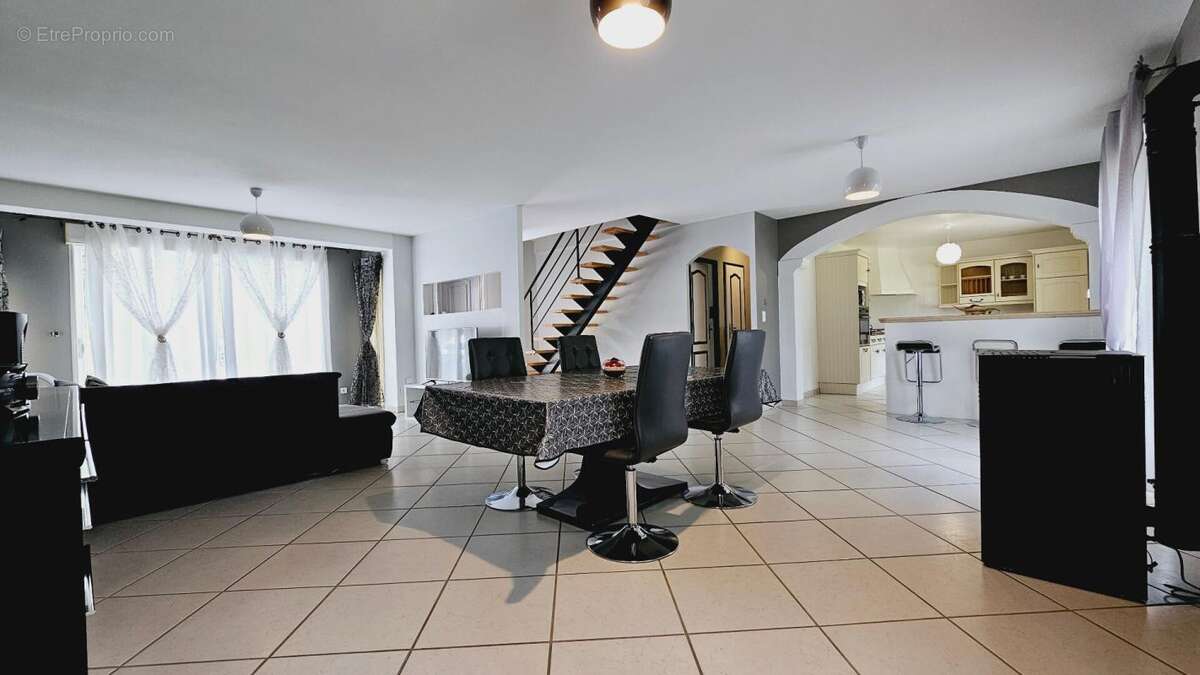 Maison à MEHUN-SUR-YEVRE