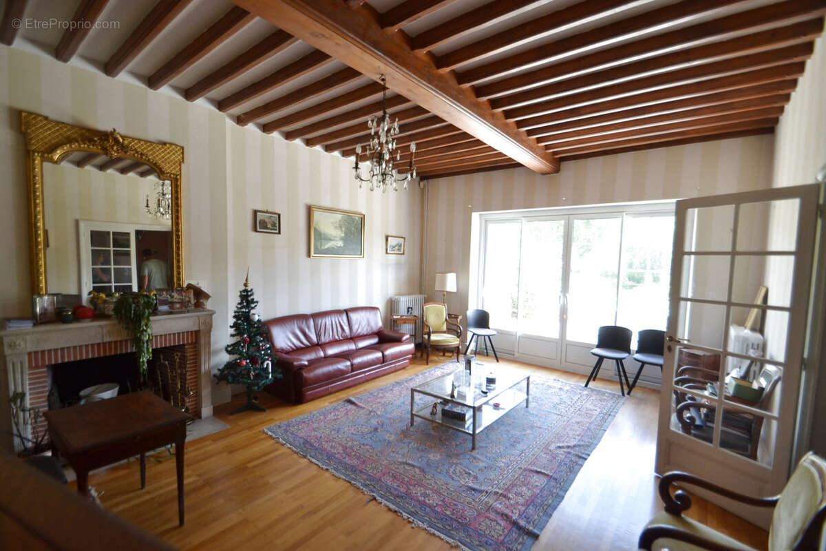 GANNAT, très belle demeure de 275 m2 habitables - photo 2