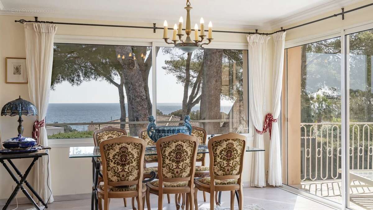 Maison à LES ISSAMBRES