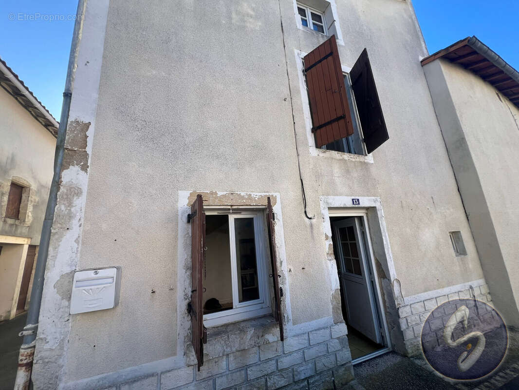 Maison à LA MOTHE-SAINT-HERAY