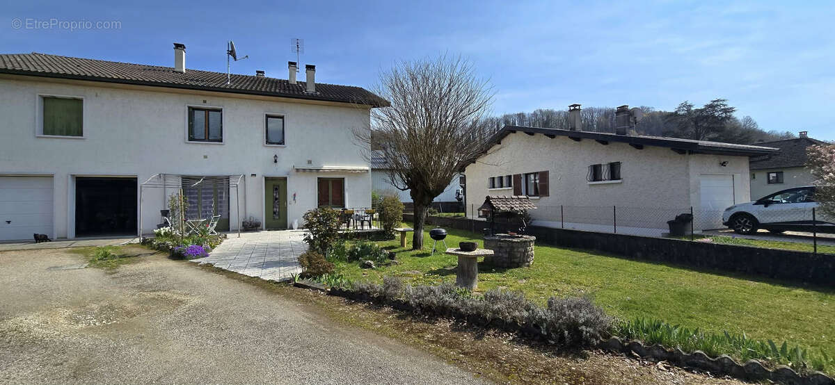 Appartement à CHAZEY-BONS