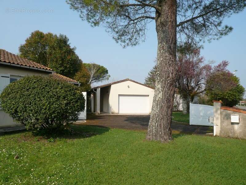 Maison à GENSAC-LA-PALLUE