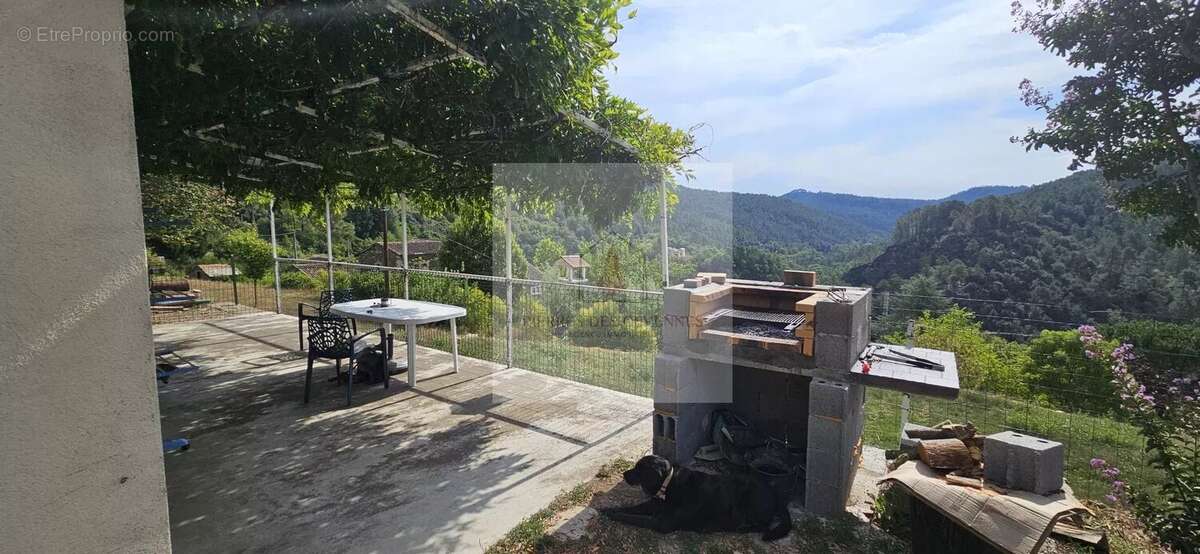 Maison à LE COLLET-DE-DEZE