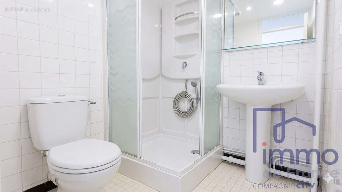 Appartement 44 m² à Saint-Etienne  - photo 4