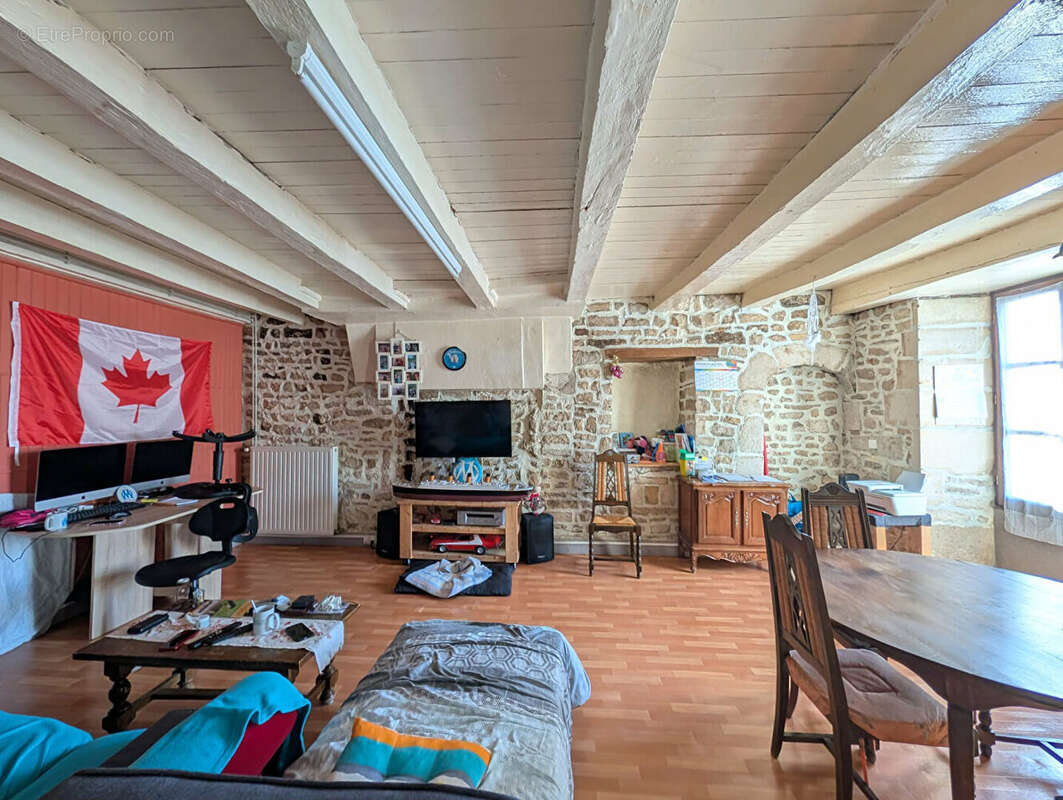 Maison à CHENAY